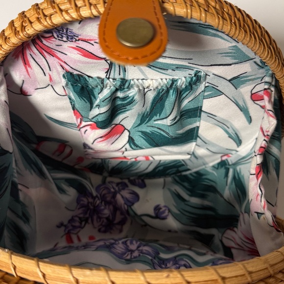 Round Woven Tan Bag - Picture 4 of 4